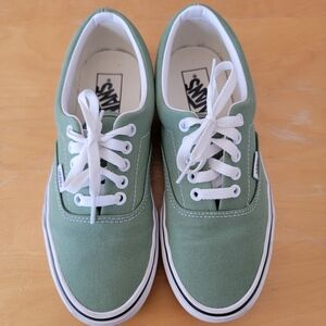 NWOB Rare Vans Grass Green Sneakers